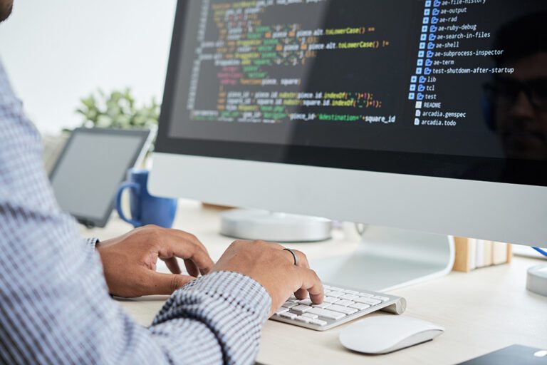 Jak efektywnie zarządzać stroną internetową: Najlepsze praktyki