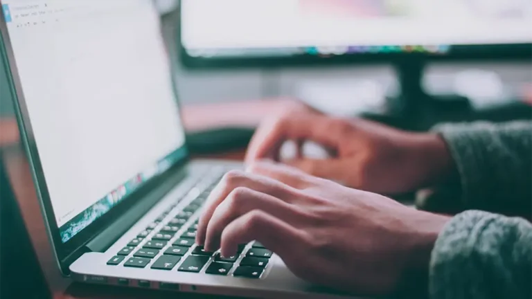 Różne czcionki: Jak wykorzystać style tekstu w programach tekstowych oraz online